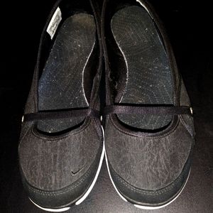 Nike slip on shoes *never worn* women's 9